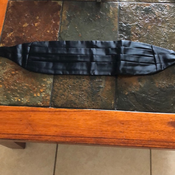 Vintage black women’s tuxedo with Cumberbund - Picture 4 of 13